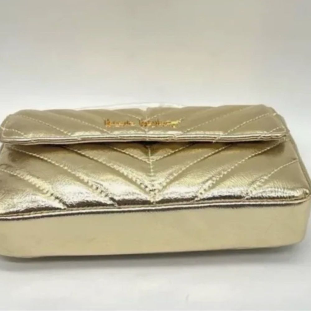 NWT Nicole Miller Gold Vegan Leather Quilted Small Handbag Crossbody Gold Chain - Picture 4 of 11